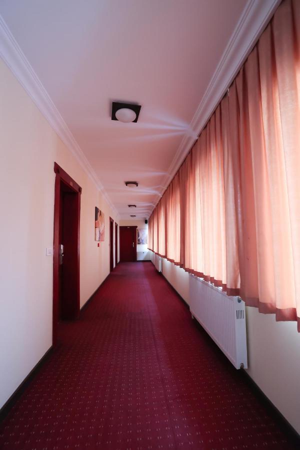 Hotel Lybeten Ferizaj Buitenkant foto